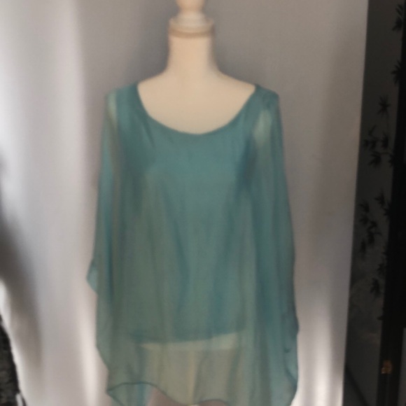 Gorgeous silky blouse - Picture 2 of 6